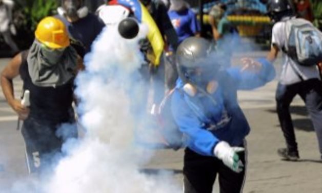مقتل 62 شخصًا فى المظاهرات المناهضة للحكومة الفنزويلية منذ أبريل الماضى