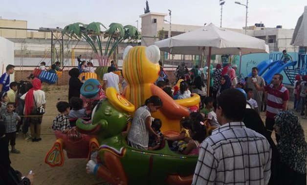بالصور.. أهالى العريش يعاودون الاحتفال بالعيد فى "الساحة" بعد غياب 37عامًا