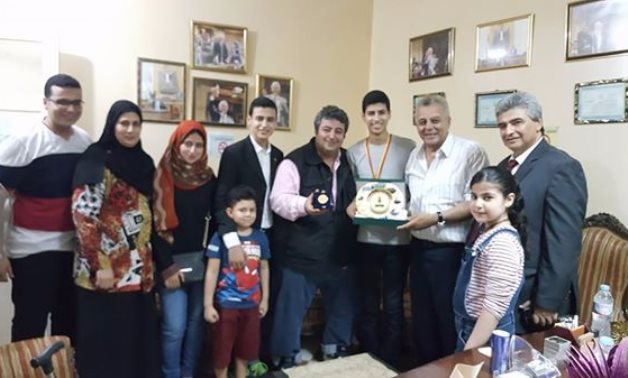 النائب سلامة الجوهرى يستقبل أسرة الطالب أحمد جمال المرشح لـ"جائزة نوبل"