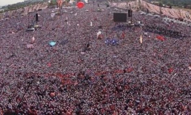 بالفيديو.. عشرات الآلاف من المتظاهرين يحتشدون ضد أردوغان فى إسطنبول