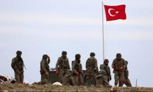قوات تركيا تنصب 6 مدافع فى الدوحة وتمنع التجول على الحدود مع السعودية