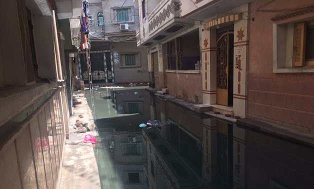 بالصور.. مياه الصرف تغرق شوارع "شبرا ملكان" بالمحلة الكبرى