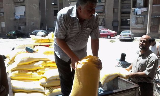 بالصور.. ضبط سائق بحوزته طنى أرز غير مدون عليه السعر فى بورسعيد 