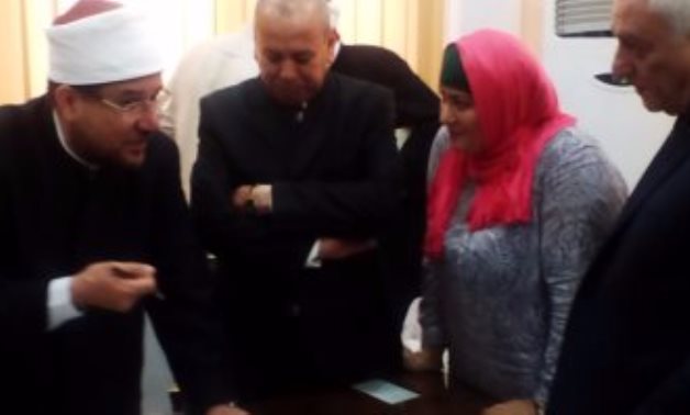 وزير الأوقاف للنائبة غادة صقر: "ادينى بيان بالأراضى المستولى عليها مش عاوز كلام مرسل"