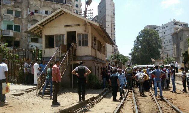 قارىء يرسل صورا لخروج قطار عن القضبان فى محطة فيكتوريا بالإسكندرية