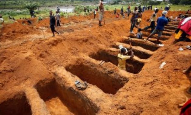 سيراليون تدفن 441 شخصا فى مقابر جماعية بسبب الفيضانات