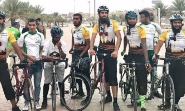 بالصور.. بريطانيون مسلمون يقطعون 3000 كيلو على دراجاتهم لأداء فريضة الحج