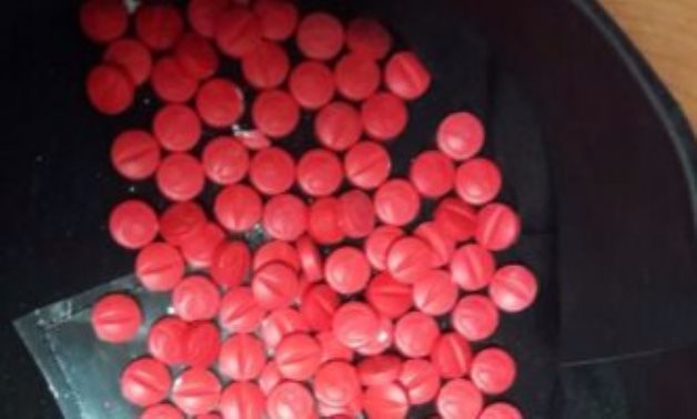 ضبط 4 متهمين بينهم ضابط شرطة لاتجارهم فى الأقراص المخدرة بالغردقة