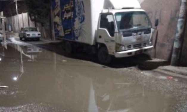 كارثة فى بنى سويف.. مياه الصرف تغرق شارع الشبان بعد تسربها من إحدى الغرف