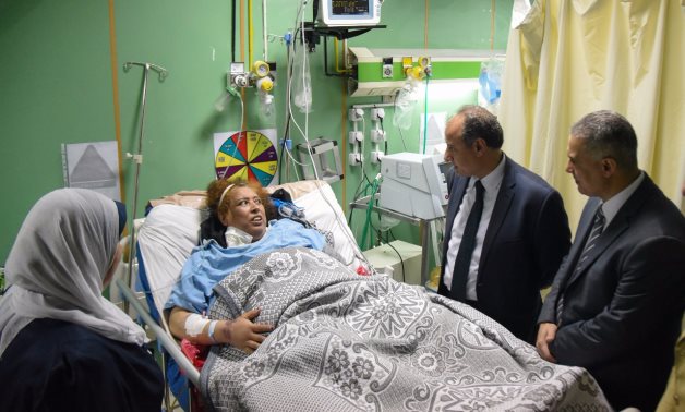 بالصور.. محافظ الإسكندرية يتفقد الخدمات الطبية بمستشفى رأس التين العام