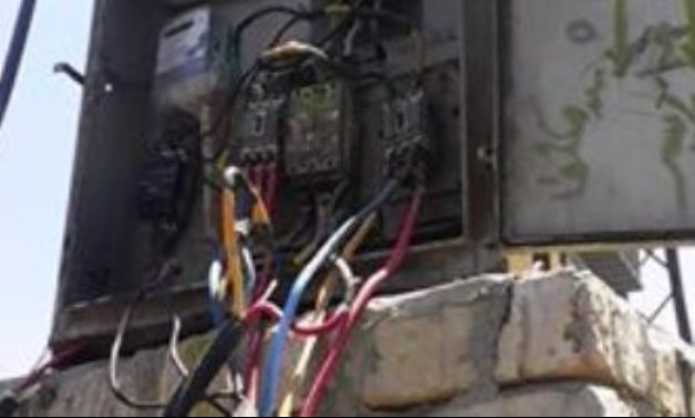مواطن يطالب بصيانة محول الكهرباء فى عزبة عبد الغنى بالمنوفية