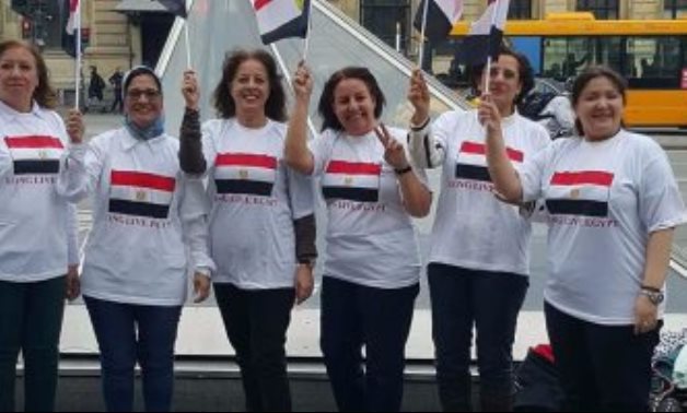 بالصور.. الجالية المصرية بنيويورك تستعد لاستقبال السيسي بالأعلام والتيشيرتات