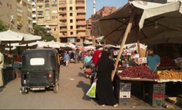 صحافة الدائرة.. بالصور.. سوق عشوائى بدون تراخيص بشارع مصطفى النحاس فى مدينة نصر