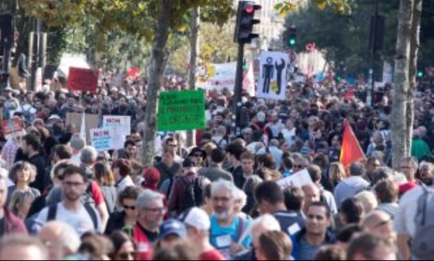 بالصور.. تظاهر آلاف الفرنسيين فى باريس ضد قانون العمل