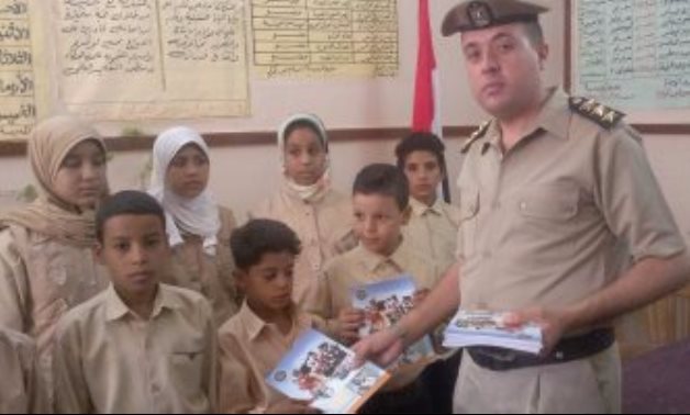حقوق الإنسان بمركز شرطة فرشوط توزع أدوات مدرسية على الطلاب بـ6 مدارس بمحافظة المنيا