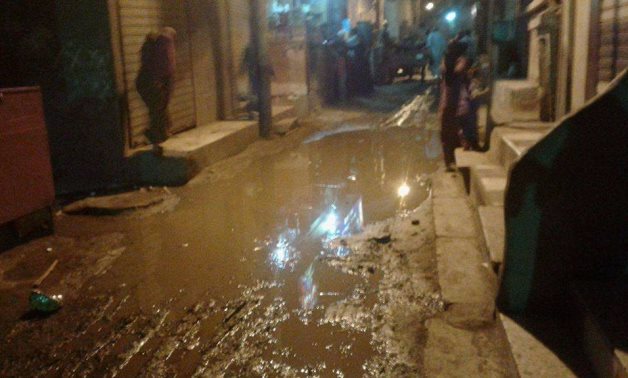 مستنقعات مياه الصرف تغرق شوارع مدينة الفشن ..والأهالى يصرخون: أين المسئولين ونواب الدائرة؟
