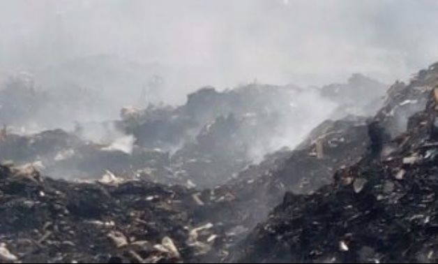 صحافة الدائرة.. شكوى من حرق القمامة فى قرية بلقس بالقليوبية.. ومواطن: "اتخنقنا"