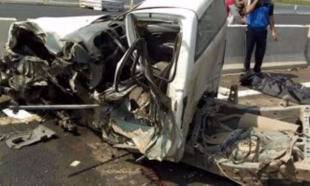 مصرع شخص وإصابة 5 بعد سقوط سيارة نقل من دائرى أوسيم فوق ميكروباص