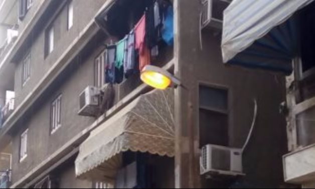 قارئ يرصد إضاءة أعمدة الكهرباء نهارا فى شارع نهرو بمصر الجديدة
