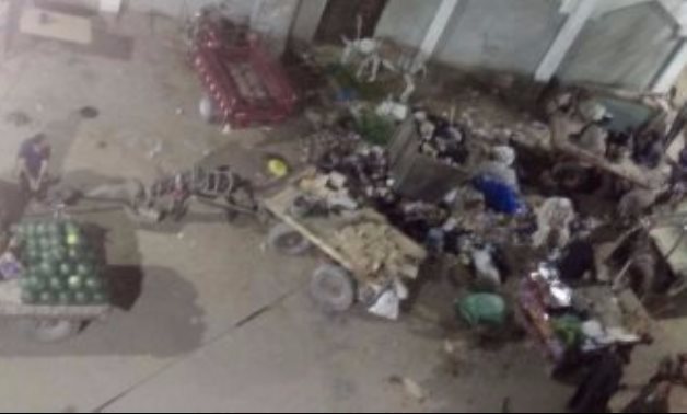 صحافة المواطن.. شكوى من وجود موقف عربات كارو وتراكم القمامة أمام المعهد الدينى بسوهاج