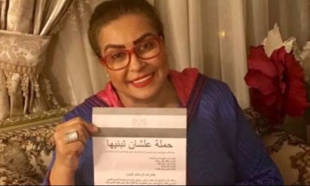 النائبة غادة عجمى توقع على استمارة "علشان تبنيها" لتأييد ترشح الرئيس