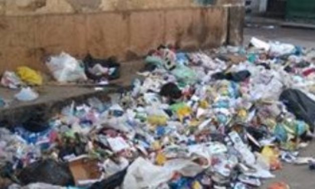 أين نواب طنطا.. بالصور.. القمامة تحاصر سكان شارع حامد صلاح 