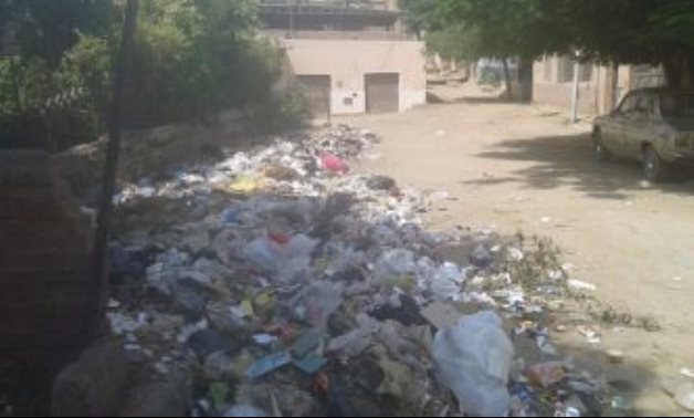 كارثة صحية فى دائرة إمبابة..والأهالى يستغيثون من انتشار القمامة فى شارع القومية