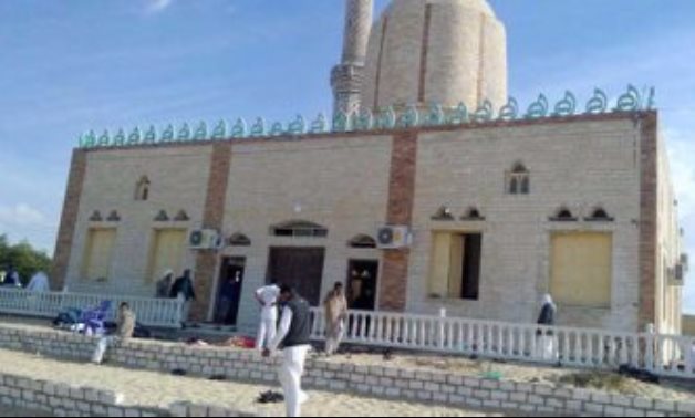أهالى قرية الروضة يتحدون الإرهاب ويفتحون المسجد مرة أخرى للصلاة