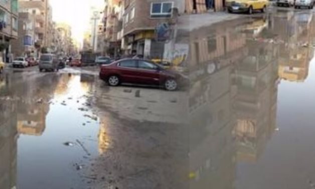 اضبط مخالفة.. مياه الصرف الصحى تغرق شارع طنطا بالإسماعيلية