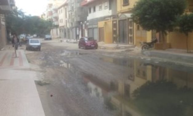 "مياه القناة" تواصل تطهير شبكات صرف أرض المزادات بالإسماعيلية