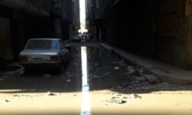 كسر ماسورة مياه بشارع عمر بن الخطاب فى مدينة قباء.. والأهالى يستغيثون