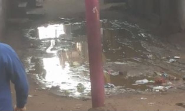 صحافة الدائرة.. مياه الصرف الصحى تغرق شوارع قرية القبة فى الشرقية والأهالى يستغيثون