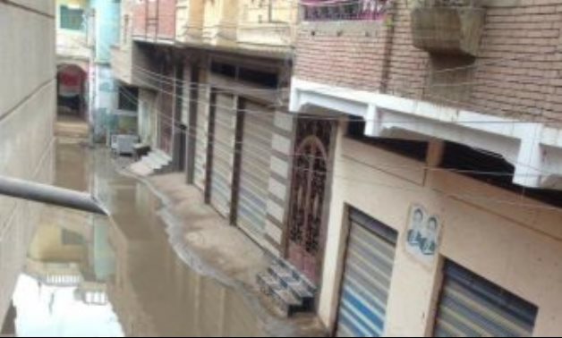 صحافة الدائرة.. مياه الصرف تغرق شوارع برمبال فى كفر الشيخ والأهالى يستغيثون