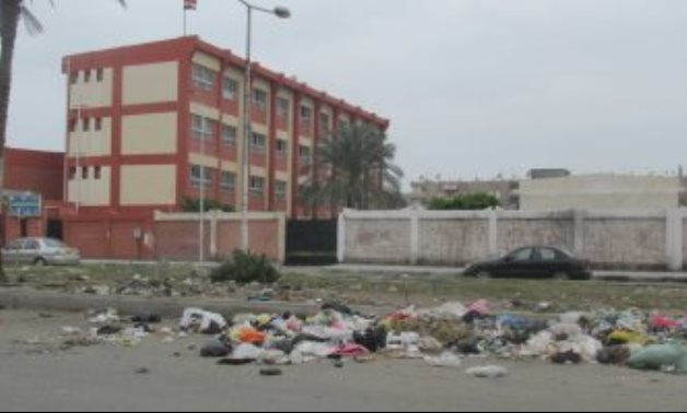 اضبط مخالفة.. القمامة تحاصر مدارس الزهور ببورسعيد.. صور