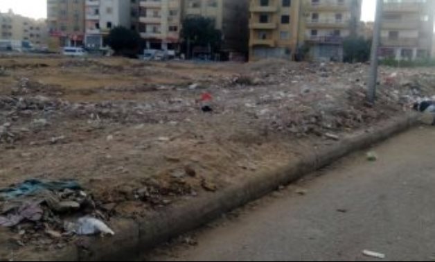 بالصور.. شكاوى من تلال القمامة فى شوارع الحى الثانى بـ 6 أكتوبر