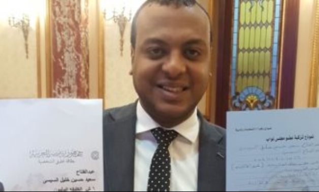 النائب عمرو أبو اليزيد يوقع على استمارة تزكية السيسى لفترة رئاسية ثانية