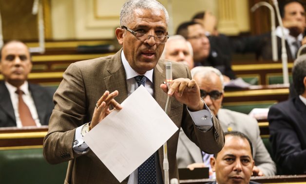 وكيل "محلية البرلمان" يطالب مصطفى مدبولى بدمج بعض الوزارات بالحكومة