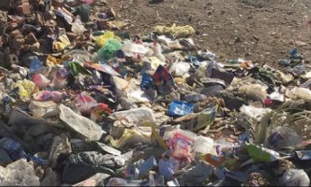 صحافة الدائرة.. شكوى من تراكم تلال القمامة والتخلص منها بالحرق بحى شرق شبرا الخيمة