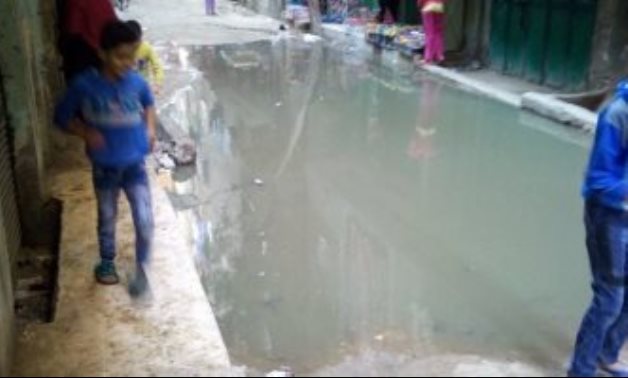 تحذير لنواب الخصوص.. مياه الصرف الصحى تجتاح شوارع منطقة النوار فى القليوبية