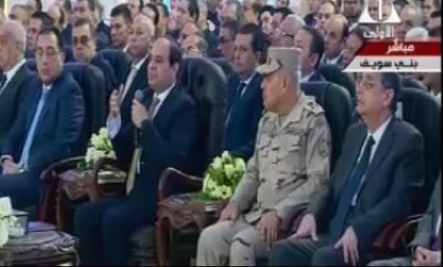 الرئيس السيسى لـ"المحافظين": "وفروا أراضى جيدة عشان المستثمر يلاقى فرصة للشغل"