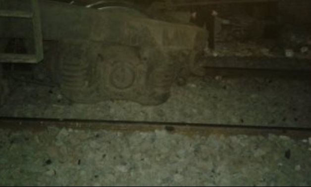 صور.. توقف قطار المنصورة - القاهرة بعد خروج عربة عن القضبان بكفر صقر