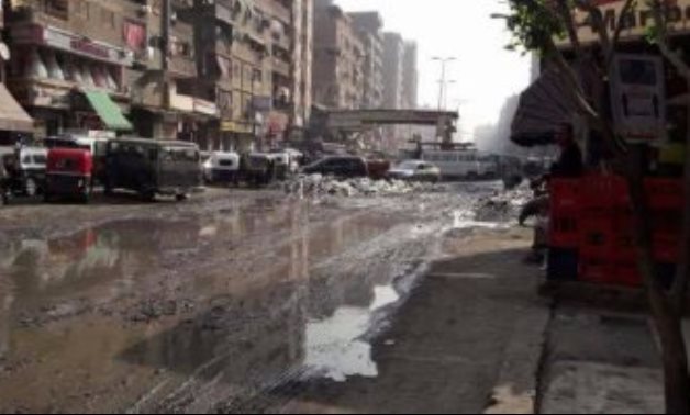 صحافة الدائرة.. سكان شارع محطة المحولات فى إمبابة يشتكون من كسر ماسورة المياه