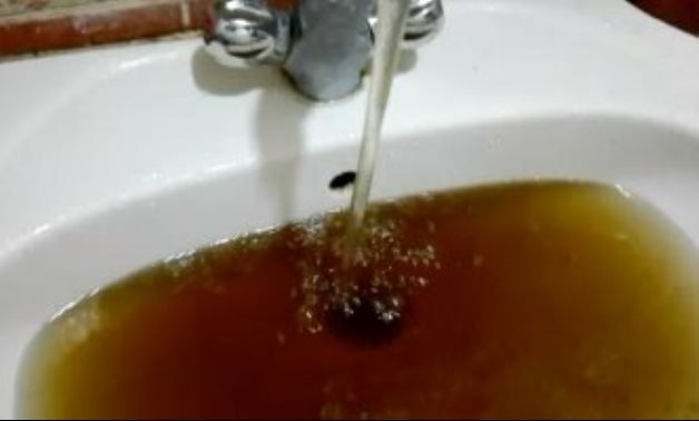 شكوى من تغير لون مياه الشرب واختلاطها بالصرف الصحى فى دسوق بكفر الشيخ