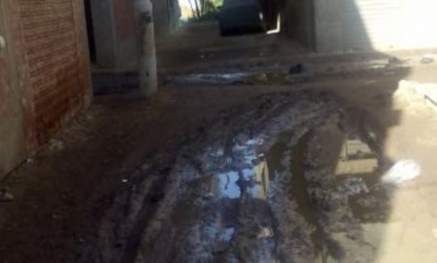 صور.. اضبط مخالفة.. غرق شوارع قرية التوفيقية بدمياط بسبب الأمطار