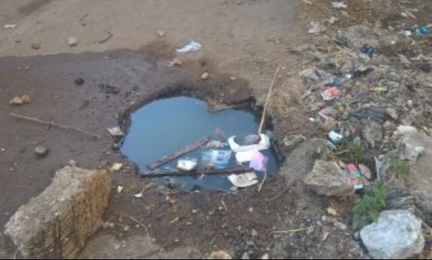 صور.. أهالى قرية بسنديلة بالدقهلية يعانون من انتشار مياه الصرف الصحى بالشوارع