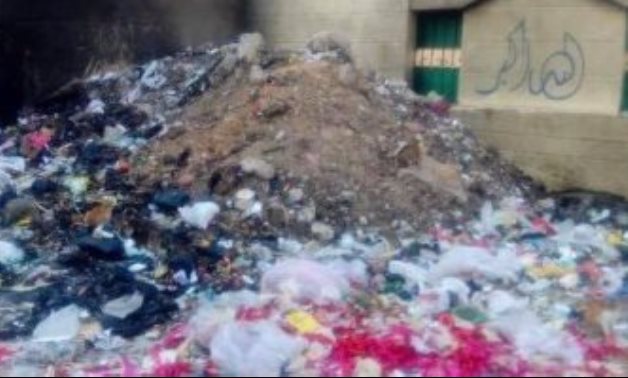 شكوى من تراكم أكوام القمامة بشارع ترعة عبد العال فى فيصل