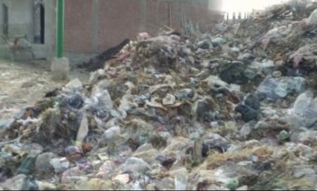 صحافة الدائرة.. شكوى من تراكم القمامة بمدخل مدينة أوسيم بالجيزة