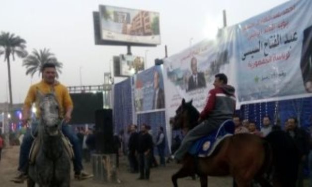 فقرة استعراضية بالخيول بمؤتمر دعم السيسى بانتخابات الرئاسة فى الجيزة (صور)