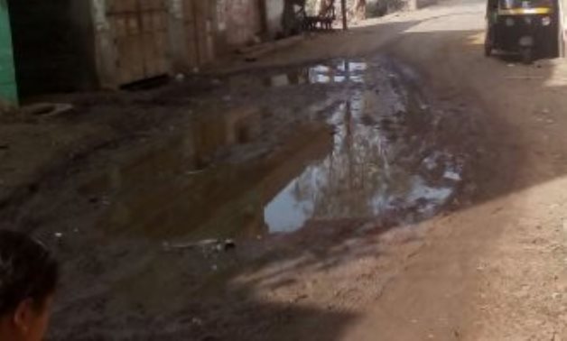 "القابضة للمياه" ترد على شكوى غرق شارع بالإسكندرية فى مياه الصرف الصحى