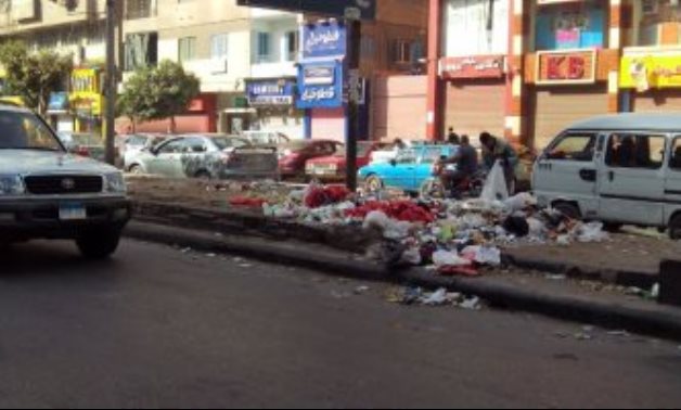 صحافة المواطن..شكوى من إلقاء القمامة بشارع 15 مايو فى شبرا الخيمة